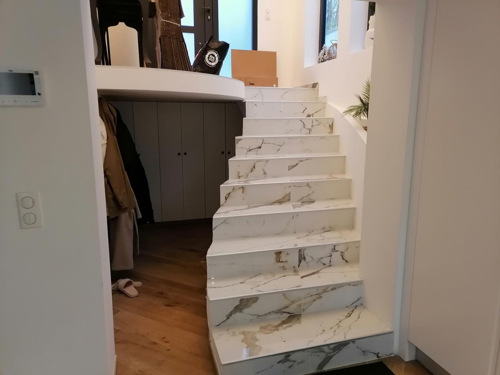 Rénovation intérieure — escalier marbre par AC RENOV