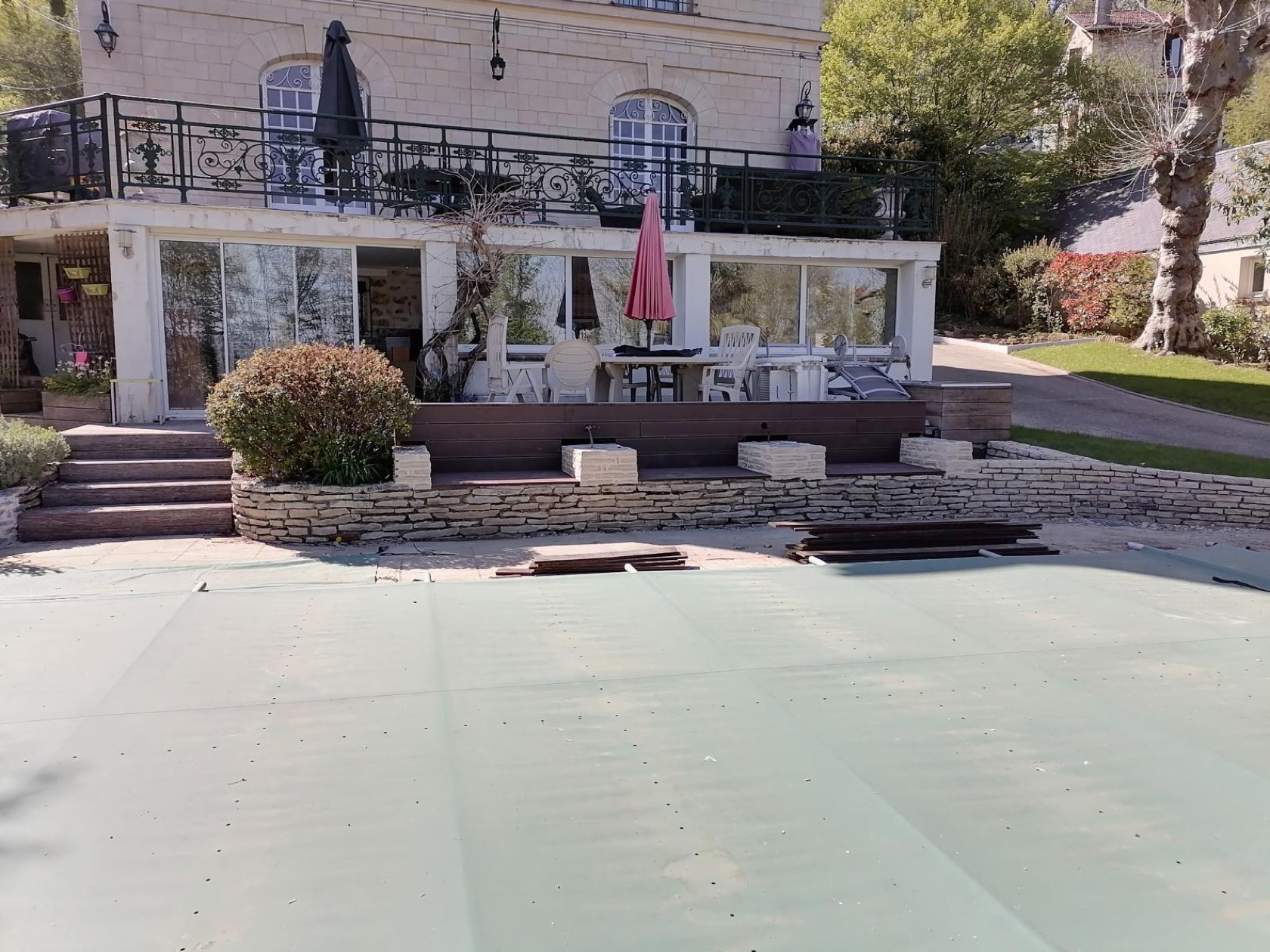 Aménagement extérieur — terrasse et piscine