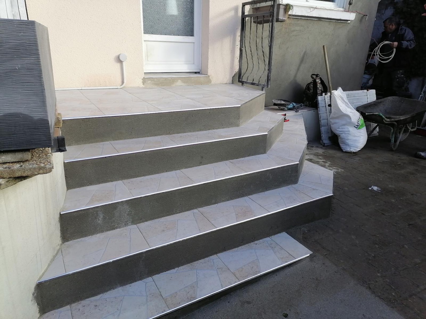 Escalier carrelé — AC RENOV